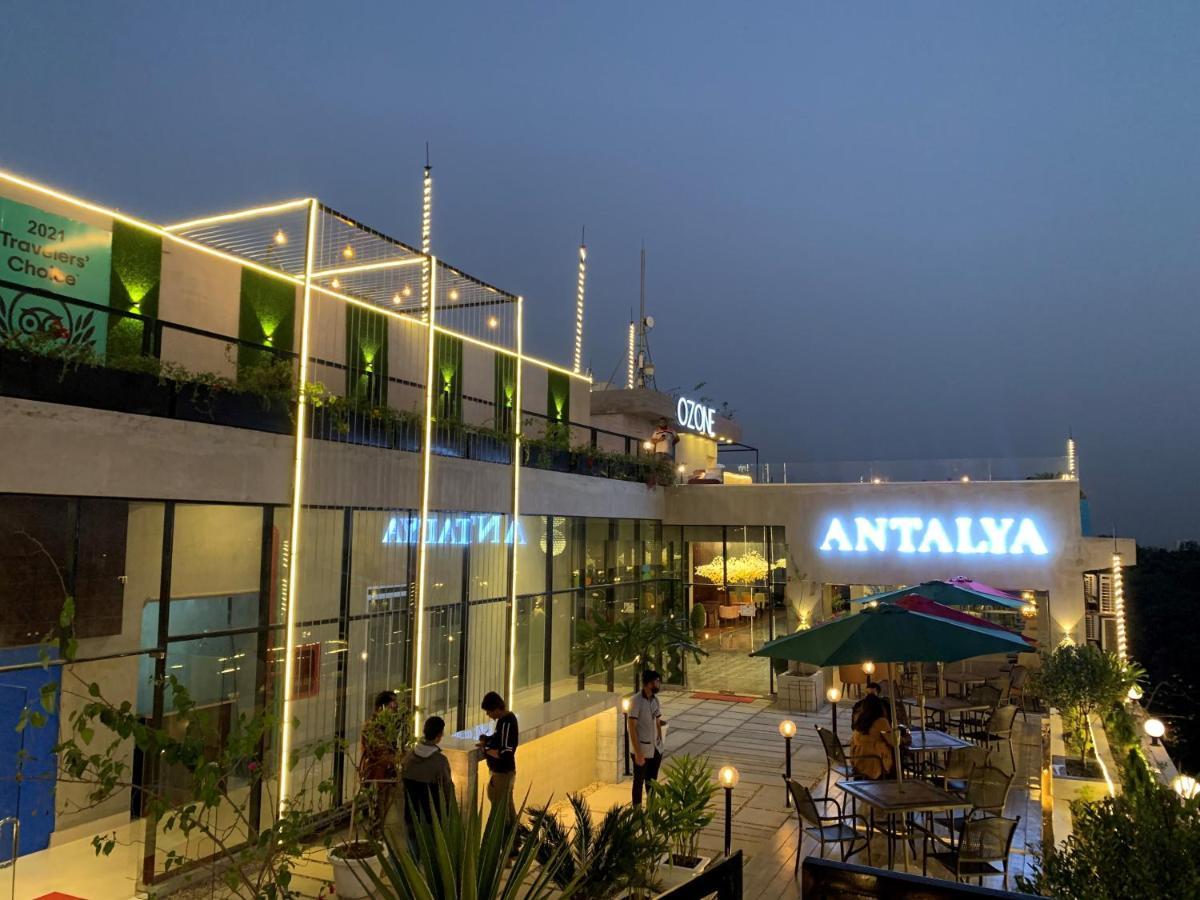 努吉汗大酒店 巴纳内拉斯 外观 照片